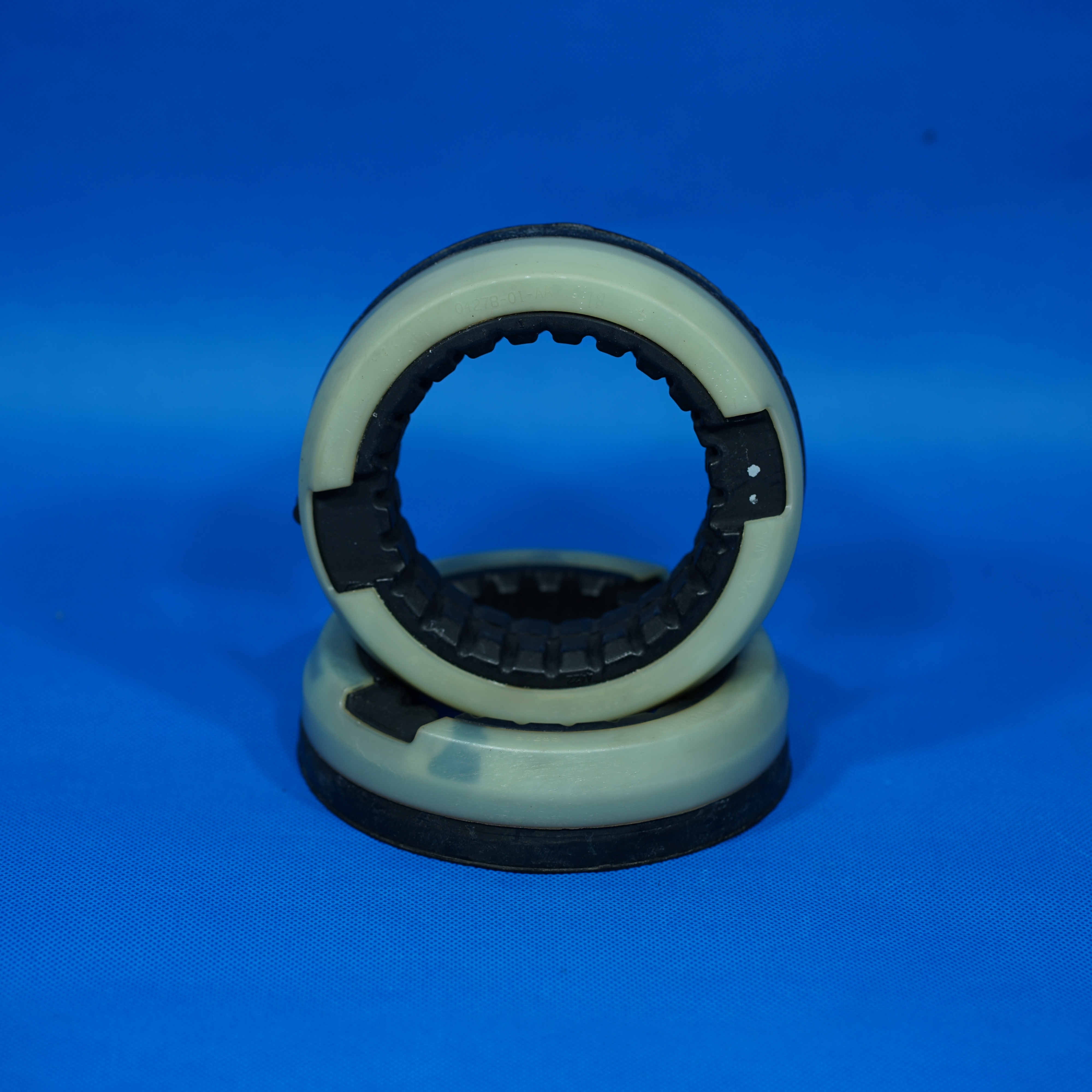 Insulator Karet Tatakan Per Belakang Atas Dodge Journey JC